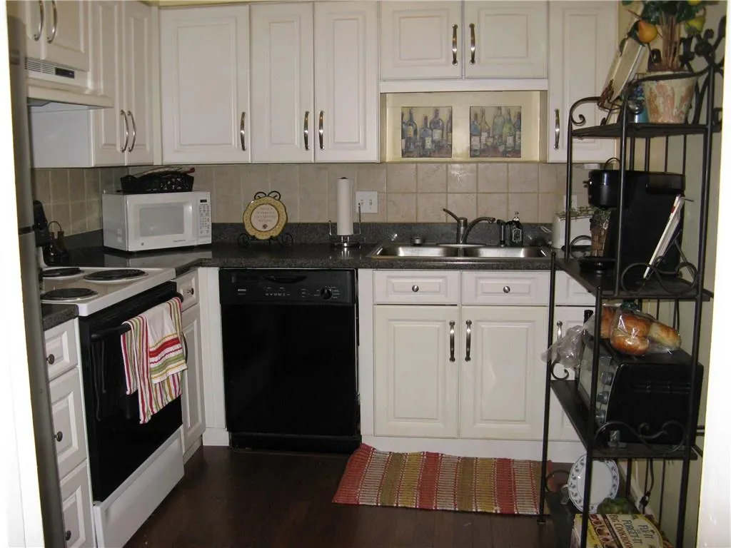 6520 Roswell Road Unit 50, Sandy Springs, Georgia 30328, 2 Bedrooms Bedrooms, ,1 BathroomBathrooms,Residential,Sold,6520 Roswell Road Unit 50,5646942
