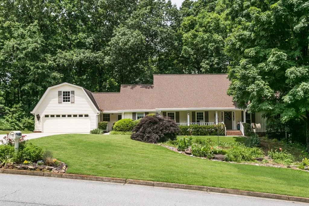 5825 Riverwood Drive Nw, Atlanta, Georgia 30328, 4 Bedrooms Bedrooms, ,3 BathroomsBathrooms,Residential,Sold,5825 Riverwood Drive Nw,6127021