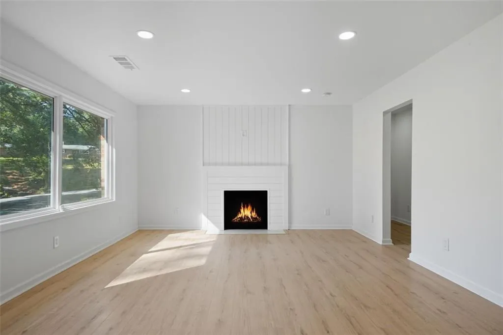 2885 Dale Creek Drive Nw, Atlanta, Georgia 30318, 5 Bedrooms Bedrooms, ,3 BathroomsBathrooms,Residential,For Sale,2885 Dale Creek Drive Nw,7650371