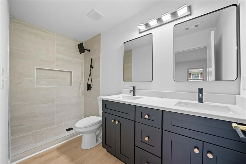 2885 Dale Creek Drive Nw, Atlanta, Georgia 30318, 5 Bedrooms Bedrooms, 0 ,3 BathroomsBathrooms,Residential,For Sale,2885 Dale Creek Drive Nw,7650371