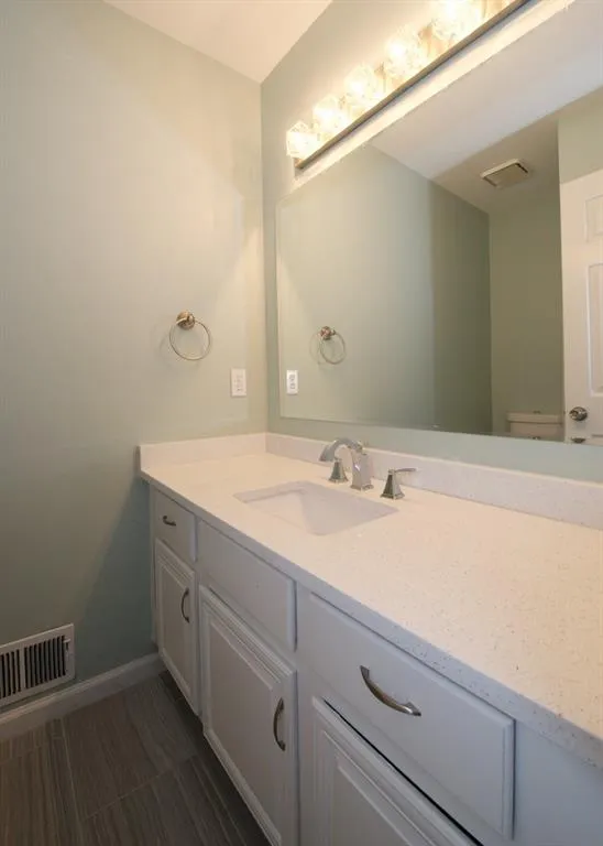 28 Huntington Place Drive, Sandy Springs, Georgia 30350, 3 Bedrooms Bedrooms, ,2 BathroomsBathrooms,Residential,Sold,28 Huntington Place Drive,5934309