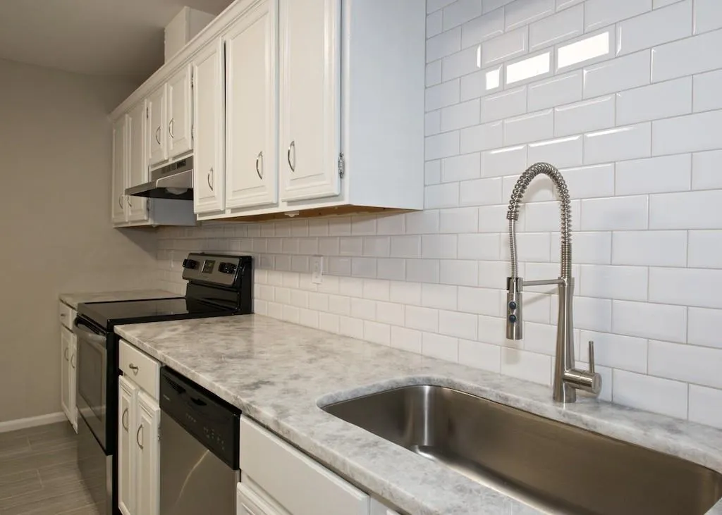 28 Huntington Place Drive, Sandy Springs, Georgia 30350, 3 Bedrooms Bedrooms, ,2 BathroomsBathrooms,Residential,Sold,28 Huntington Place Drive,5934309