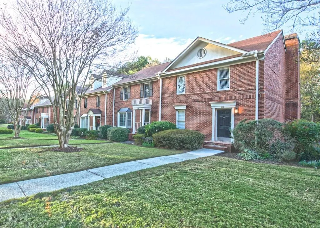 28 Huntington Place Drive, Sandy Springs, Georgia 30350, 3 Bedrooms Bedrooms, ,2 BathroomsBathrooms,Residential,Sold,28 Huntington Place Drive,5934309