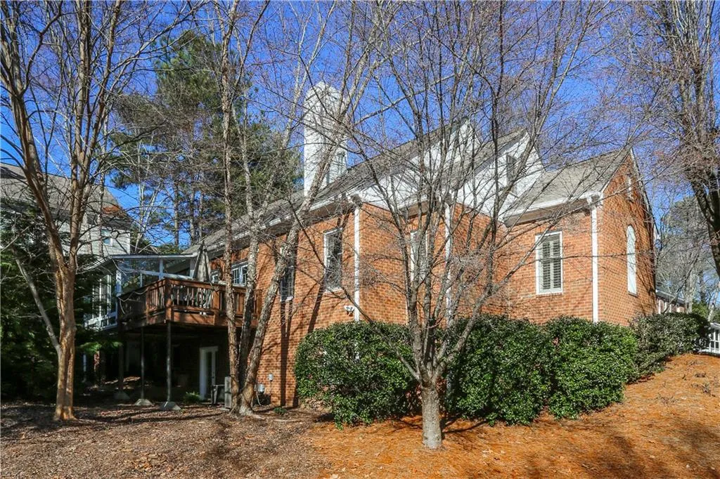 19 Ridgemere Trace, Sandy Springs, Georgia 30328, 4 Bedrooms Bedrooms, ,3 BathroomsBathrooms,Residential,Sold,19 Ridgemere Trace,5956994