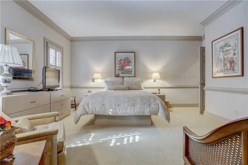 19 Ridgemere Trace, Sandy Springs, Georgia 30328, 4 Bedrooms Bedrooms, ,3 BathroomsBathrooms,Residential,Sold,19 Ridgemere Trace,5956994
