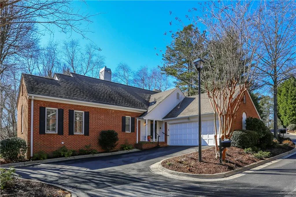19 Ridgemere Trace, Sandy Springs, Georgia 30328, 4 Bedrooms Bedrooms, ,3 BathroomsBathrooms,Residential,Sold,19 Ridgemere Trace,5956994