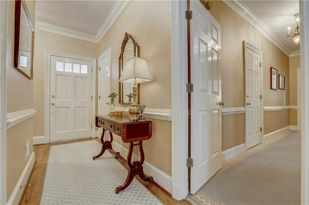 19 Ridgemere Trace, Sandy Springs, Georgia 30328, 4 Bedrooms Bedrooms, ,3 BathroomsBathrooms,Residential,Sold,19 Ridgemere Trace,5956994