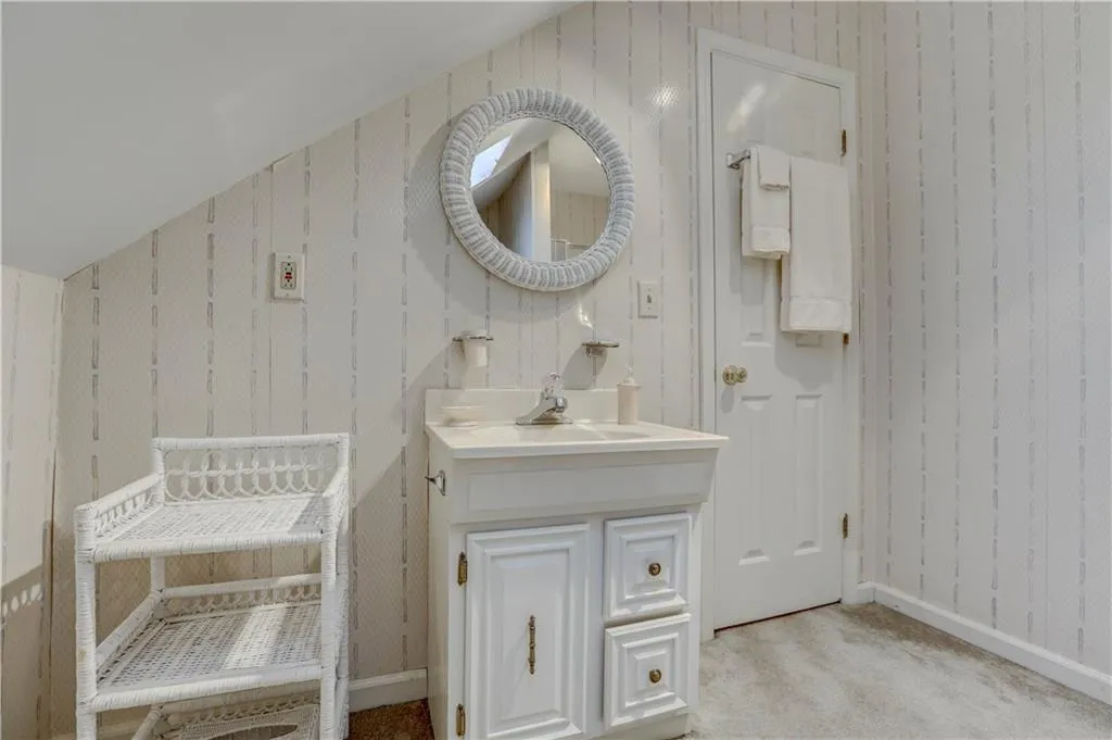 19 Ridgemere Trace, Sandy Springs, Georgia 30328, 4 Bedrooms Bedrooms, ,3 BathroomsBathrooms,Residential,Sold,19 Ridgemere Trace,5956994