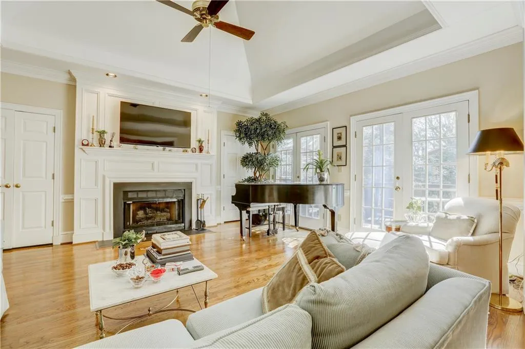 19 Ridgemere Trace, Sandy Springs, Georgia 30328, 4 Bedrooms Bedrooms, ,3 BathroomsBathrooms,Residential,Sold,19 Ridgemere Trace,5956994