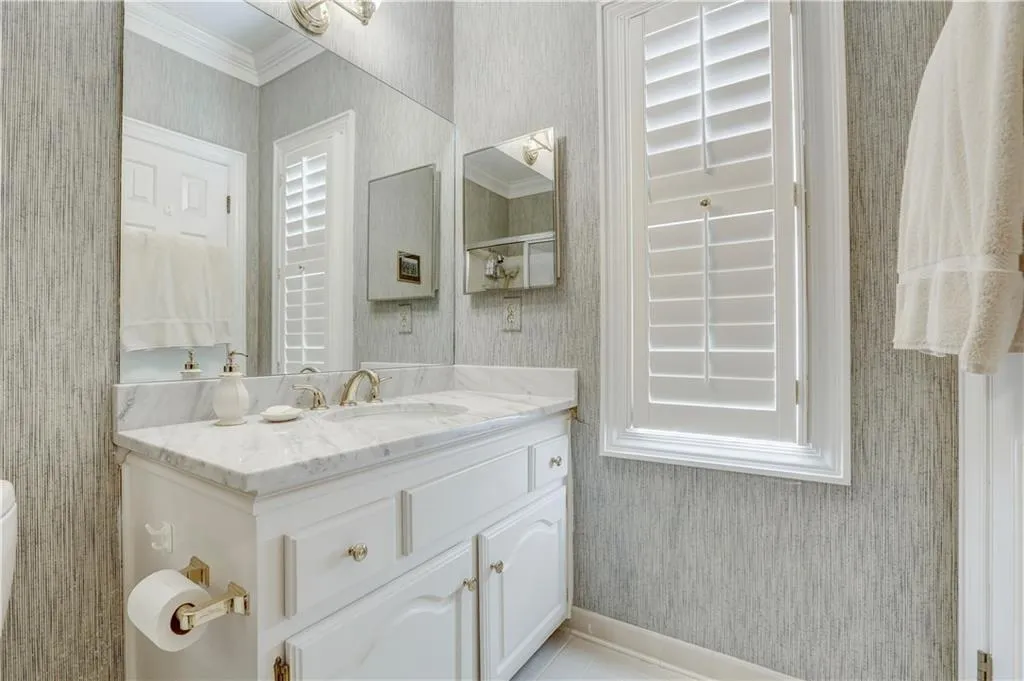 19 Ridgemere Trace, Sandy Springs, Georgia 30328, 4 Bedrooms Bedrooms, ,3 BathroomsBathrooms,Residential,Sold,19 Ridgemere Trace,5956994