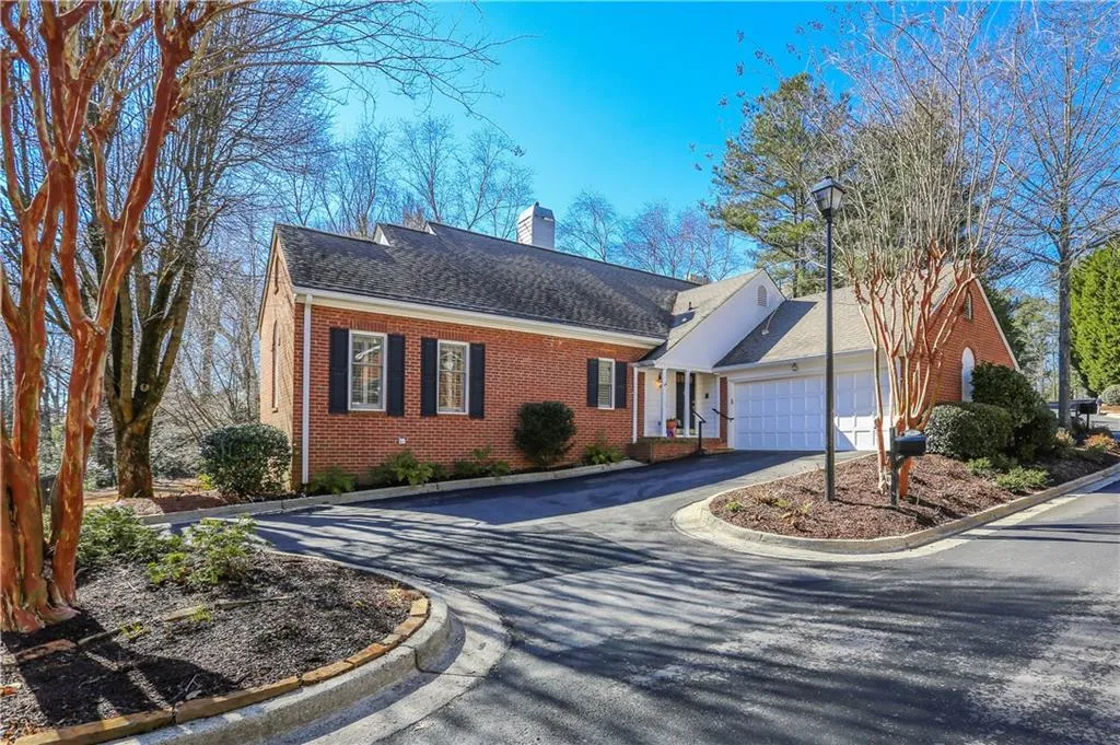 19 Ridgemere Trace, Sandy Springs, Georgia 30328, 4 Bedrooms Bedrooms, ,3 BathroomsBathrooms,Residential,Sold,19 Ridgemere Trace,5956994