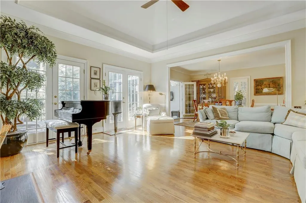 19 Ridgemere Trace, Sandy Springs, Georgia 30328, 4 Bedrooms Bedrooms, ,3 BathroomsBathrooms,Residential,Sold,19 Ridgemere Trace,5956994