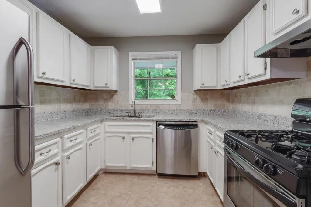 1310 Natchez Trace, Sandy Springs, Georgia 30350, 2 Bedrooms Bedrooms, ,1 BathroomBathrooms,Residential,Sold,1310 Natchez Trace,6877142