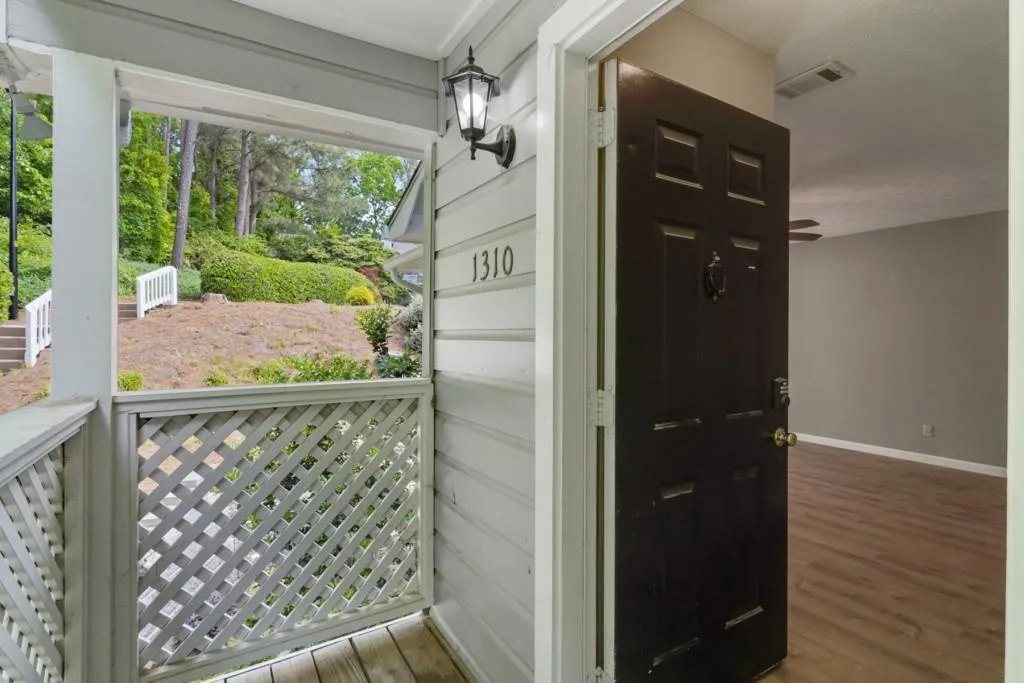 1310 Natchez Trace, Sandy Springs, Georgia 30350, 2 Bedrooms Bedrooms, ,1 BathroomBathrooms,Residential,Sold,1310 Natchez Trace,6877142