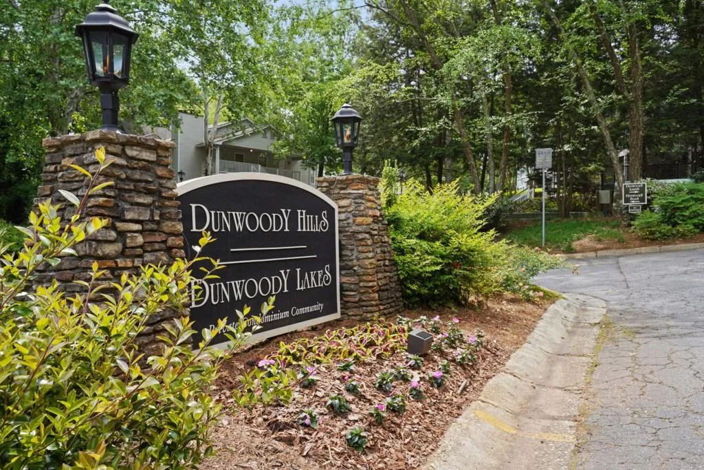 1310 Natchez Trace, Sandy Springs, Georgia 30350, 2 Bedrooms Bedrooms, ,1 BathroomBathrooms,Residential,Sold,1310 Natchez Trace,6877142