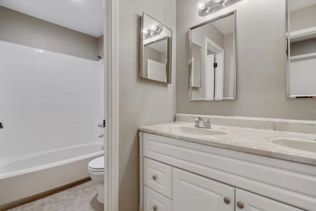 1310 Natchez Trace, Sandy Springs, Georgia 30350, 2 Bedrooms Bedrooms, ,1 BathroomBathrooms,Residential,Sold,1310 Natchez Trace,6877142