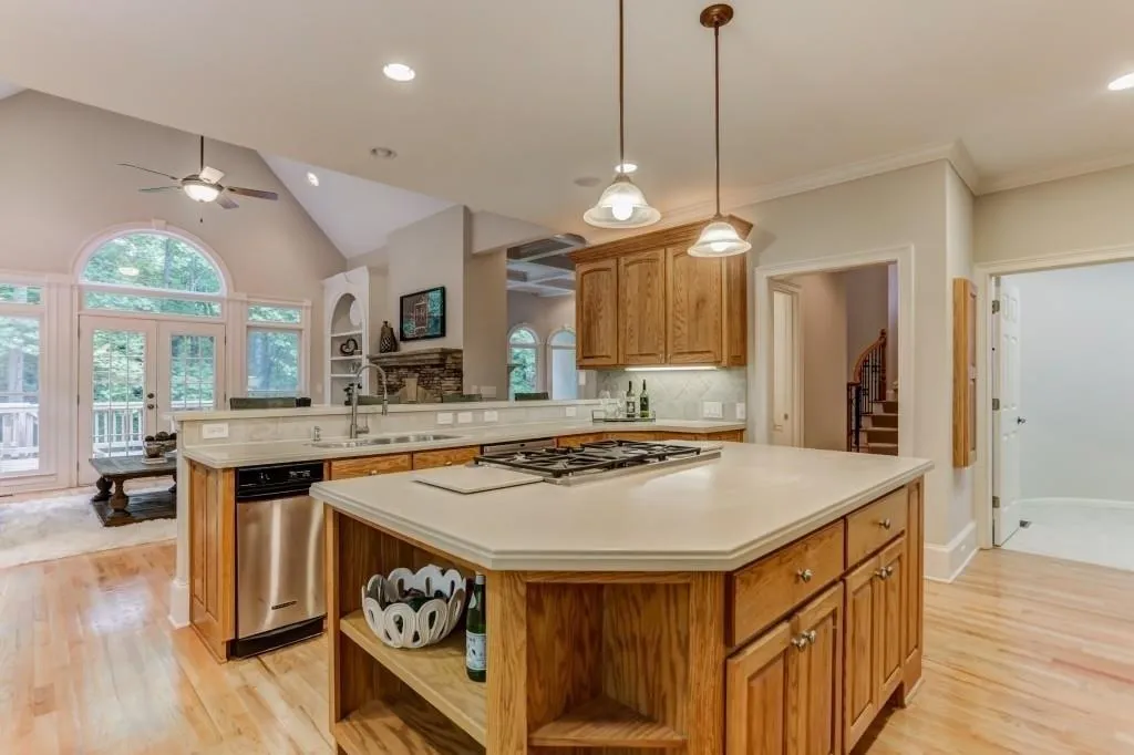 740 Latour Drive, Sandy Springs, Georgia 30350, 5 Bedrooms Bedrooms, ,3 BathroomsBathrooms,Residential,Sold,740 Latour Drive,6114763