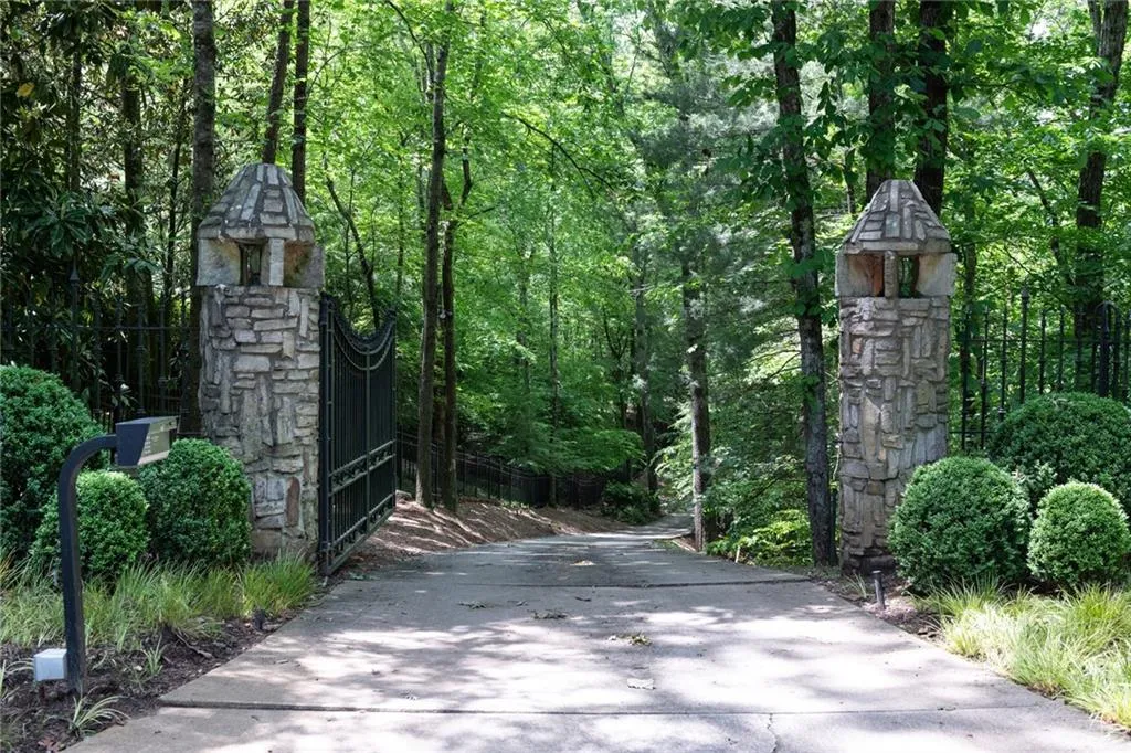 50 Cates Ridge Road, Sandy Springs, Georgia 30327, 7 Bedrooms Bedrooms, ,8 BathroomsBathrooms,Residential,Sold,50 Cates Ridge Road,6886698