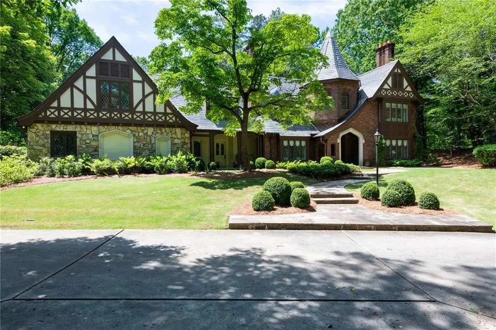 50 Cates Ridge Road, Sandy Springs, Georgia 30327, 7 Bedrooms Bedrooms, ,8 BathroomsBathrooms,Residential,Sold,50 Cates Ridge Road,6886698