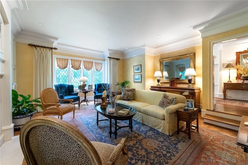 50 Cates Ridge Road, Sandy Springs, Georgia 30327, 7 Bedrooms Bedrooms, ,8 BathroomsBathrooms,Residential,Sold,50 Cates Ridge Road,6886698