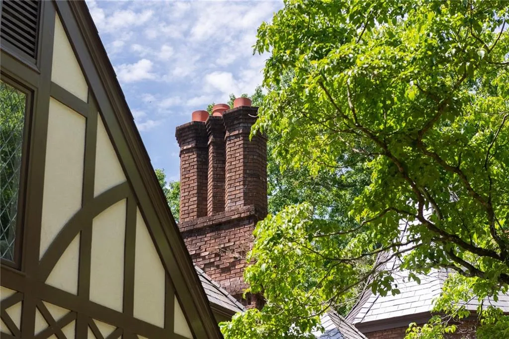 50 Cates Ridge Road, Sandy Springs, Georgia 30327, 7 Bedrooms Bedrooms, ,8 BathroomsBathrooms,Residential,Sold,50 Cates Ridge Road,6886698