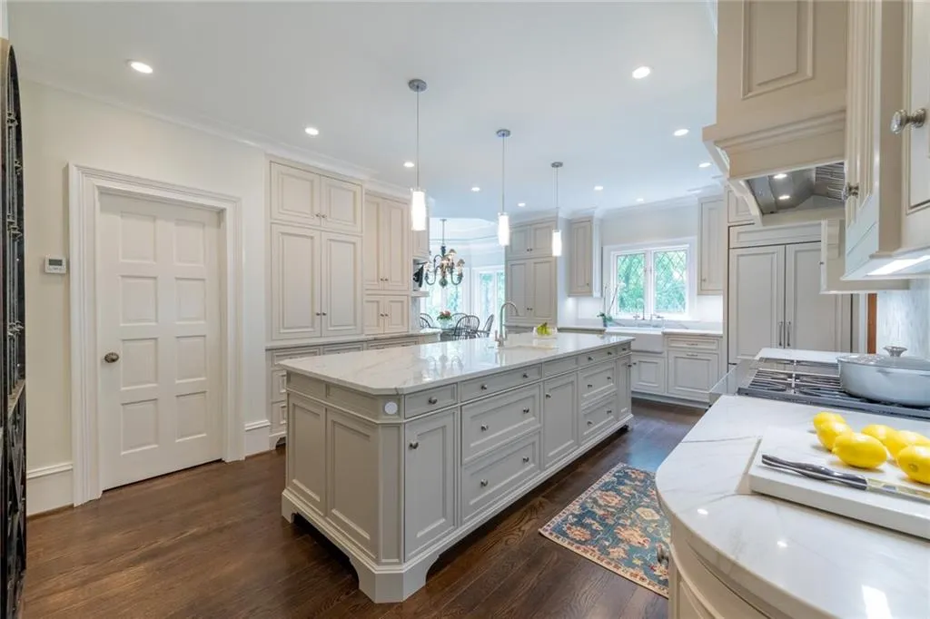 50 Cates Ridge Road, Sandy Springs, Georgia 30327, 7 Bedrooms Bedrooms, ,8 BathroomsBathrooms,Residential,Sold,50 Cates Ridge Road,6886698