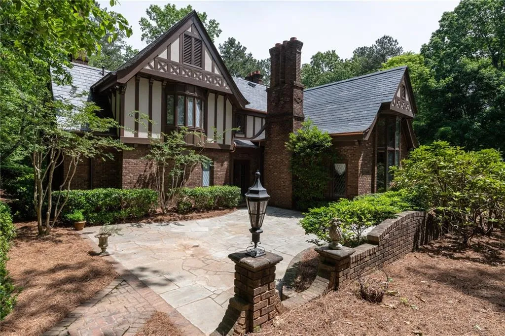 50 Cates Ridge Road, Sandy Springs, Georgia 30327, 7 Bedrooms Bedrooms, ,8 BathroomsBathrooms,Residential,Sold,50 Cates Ridge Road,6886698