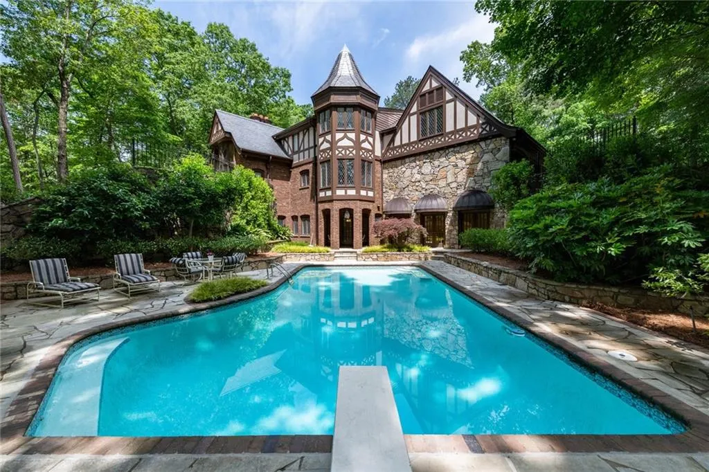 50 Cates Ridge Road, Sandy Springs, Georgia 30327, 7 Bedrooms Bedrooms, ,8 BathroomsBathrooms,Residential,Sold,50 Cates Ridge Road,6886698