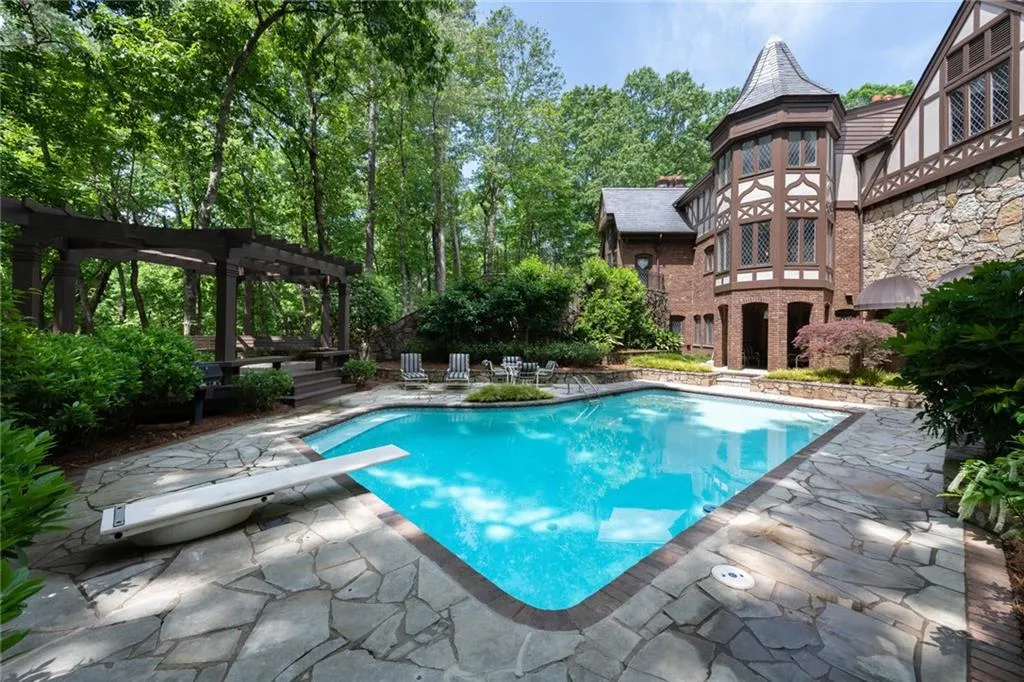 50 Cates Ridge Road, Sandy Springs, Georgia 30327, 7 Bedrooms Bedrooms, ,8 BathroomsBathrooms,Residential,Sold,50 Cates Ridge Road,6886698