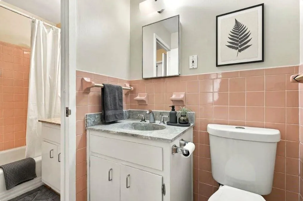 3060 Pharr Court North Nw Unit 207, Atlanta, Georgia 30305, 2 Bedrooms Bedrooms, 0 ,1 BathroomBathrooms,Residential,For Sale,3060 Pharr Court North Nw Unit 207,7848215