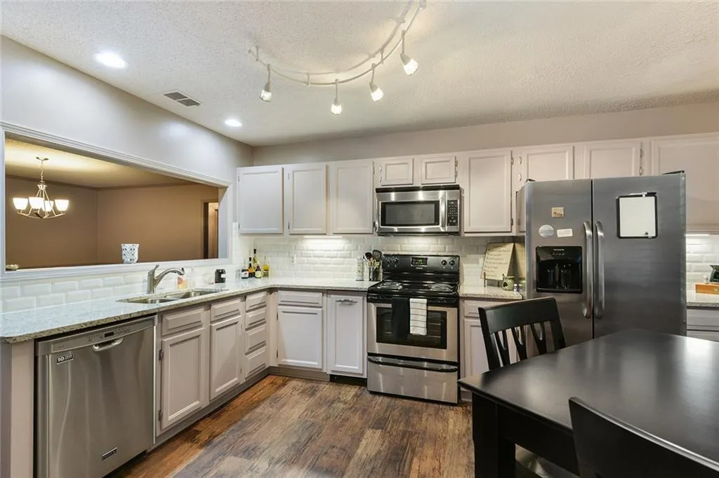 907 Hollyfax Circle Unit 907, Sandy Springs, Georgia 30328, 2 Bedrooms Bedrooms, ,2 BathroomsBathrooms,Residential,Sold,907 Hollyfax Circle Unit 907,6035062