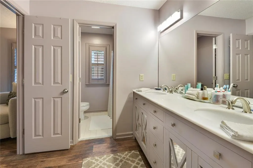 907 Hollyfax Circle Unit 907, Sandy Springs, Georgia 30328, 2 Bedrooms Bedrooms, ,2 BathroomsBathrooms,Residential,Sold,907 Hollyfax Circle Unit 907,6035062