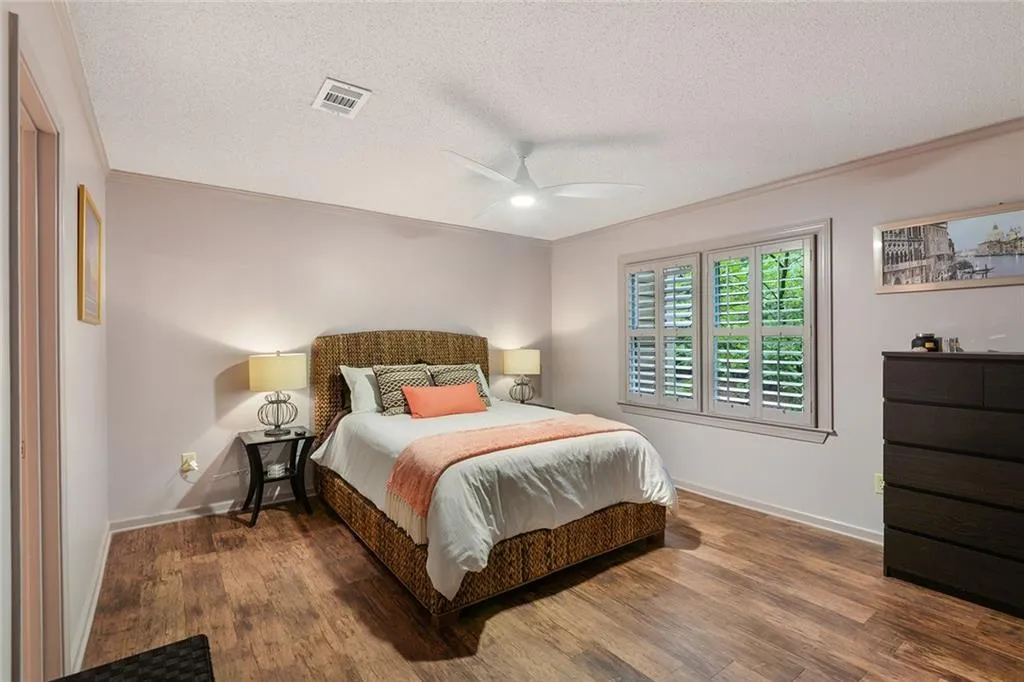 907 Hollyfax Circle Unit 907, Sandy Springs, Georgia 30328, 2 Bedrooms Bedrooms, ,2 BathroomsBathrooms,Residential,Sold,907 Hollyfax Circle Unit 907,6035062