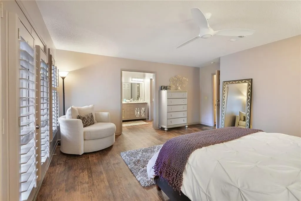907 Hollyfax Circle Unit 907, Sandy Springs, Georgia 30328, 2 Bedrooms Bedrooms, ,2 BathroomsBathrooms,Residential,Sold,907 Hollyfax Circle Unit 907,6035062