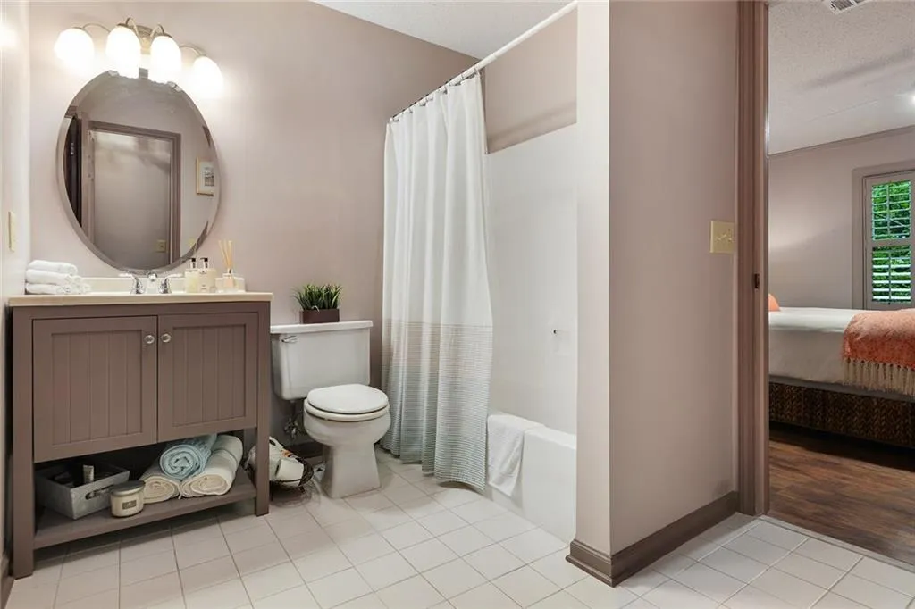 907 Hollyfax Circle Unit 907, Sandy Springs, Georgia 30328, 2 Bedrooms Bedrooms, ,2 BathroomsBathrooms,Residential,Sold,907 Hollyfax Circle Unit 907,6035062
