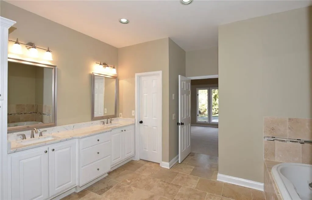 280 Landfall Road, Sandy Springs, Georgia 30328, 5 Bedrooms Bedrooms, ,3 BathroomsBathrooms,Residential,Sold,280 Landfall Road,5612719