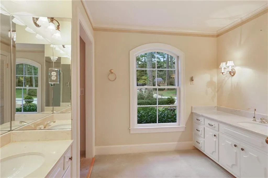 6250 Riverside Drive, Sandy Springs, Georgia 30328, 6 Bedrooms Bedrooms, ,4 BathroomsBathrooms,Residential,Sold,6250 Riverside Drive,6799839