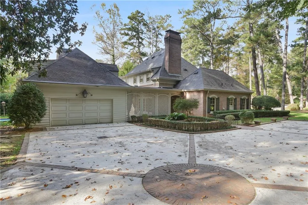 6250 Riverside Drive, Sandy Springs, Georgia 30328, 6 Bedrooms Bedrooms, ,4 BathroomsBathrooms,Residential,Sold,6250 Riverside Drive,6799839