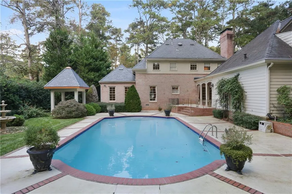 6250 Riverside Drive, Sandy Springs, Georgia 30328, 6 Bedrooms Bedrooms, ,4 BathroomsBathrooms,Residential,Sold,6250 Riverside Drive,6799839