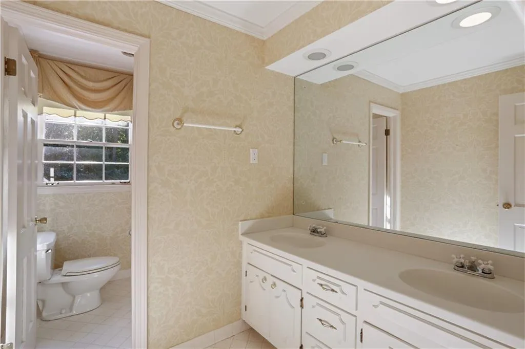 6250 Riverside Drive, Sandy Springs, Georgia 30328, 6 Bedrooms Bedrooms, ,4 BathroomsBathrooms,Residential,Sold,6250 Riverside Drive,6799839