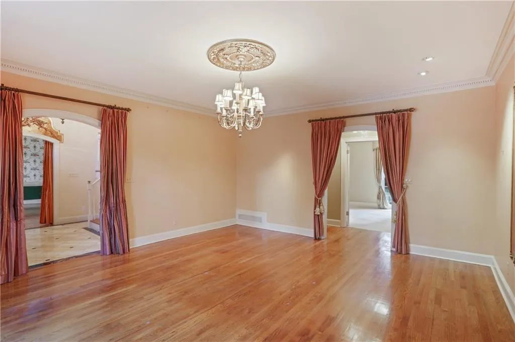 6250 Riverside Drive, Sandy Springs, Georgia 30328, 6 Bedrooms Bedrooms, ,4 BathroomsBathrooms,Residential,Sold,6250 Riverside Drive,6799839