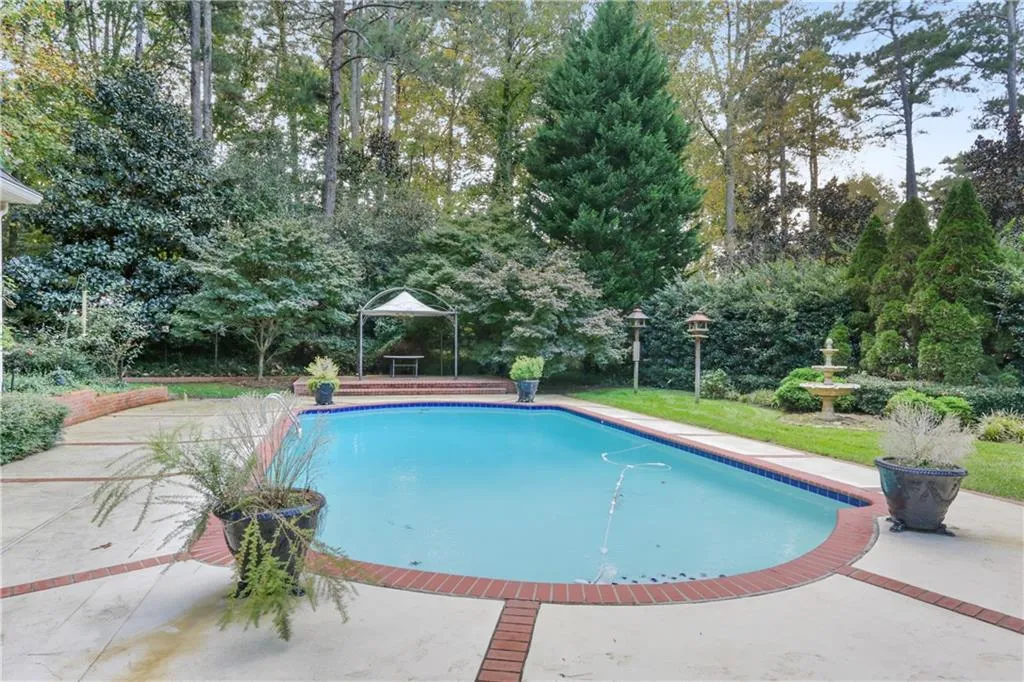 6250 Riverside Drive, Sandy Springs, Georgia 30328, 6 Bedrooms Bedrooms, ,4 BathroomsBathrooms,Residential,Sold,6250 Riverside Drive,6799839