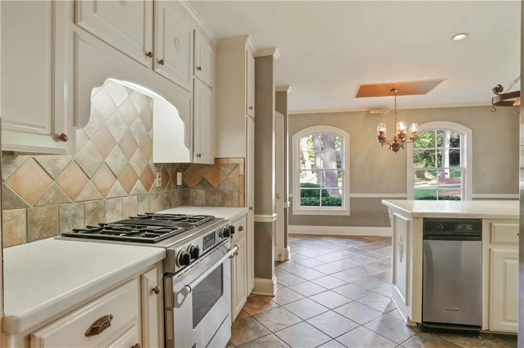 6250 Riverside Drive, Sandy Springs, Georgia 30328, 6 Bedrooms Bedrooms, ,4 BathroomsBathrooms,Residential,Sold,6250 Riverside Drive,6799839