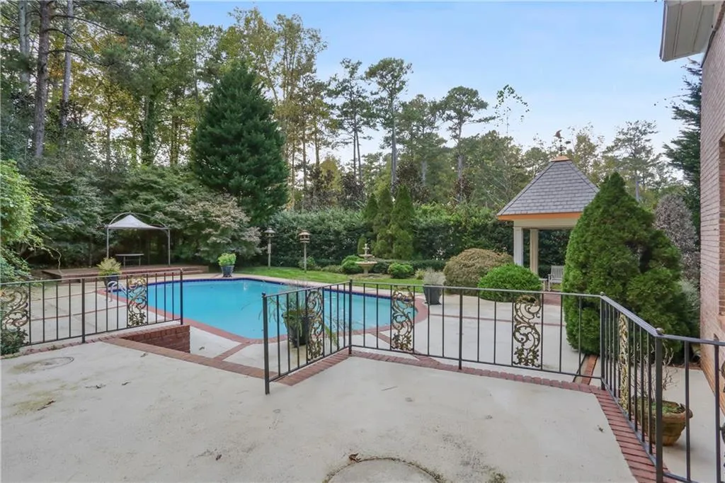 6250 Riverside Drive, Sandy Springs, Georgia 30328, 6 Bedrooms Bedrooms, ,4 BathroomsBathrooms,Residential,Sold,6250 Riverside Drive,6799839