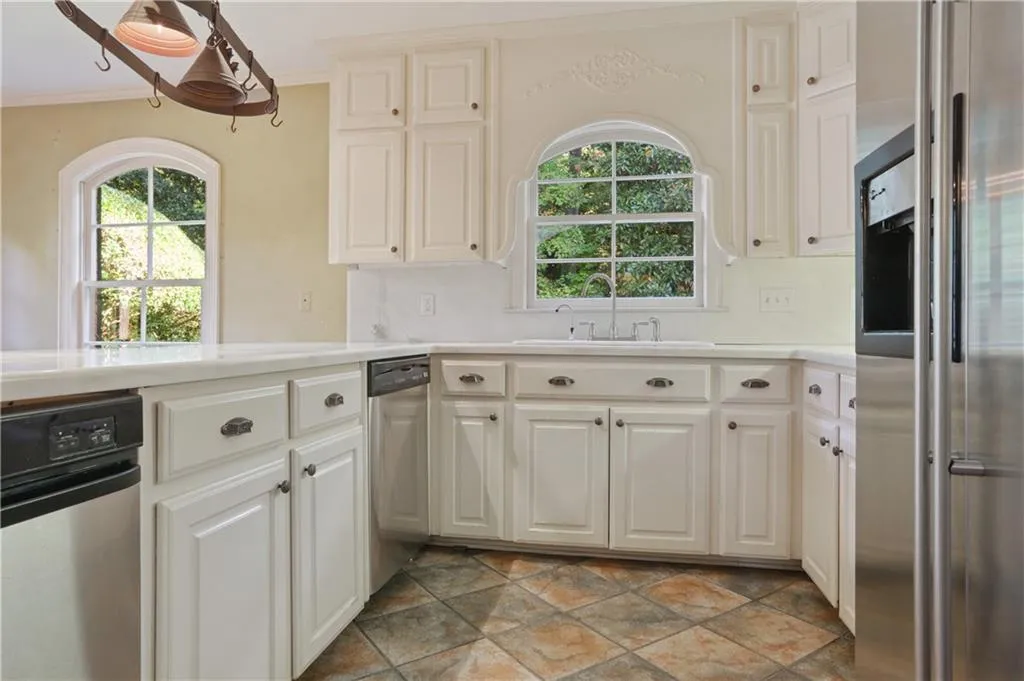 6250 Riverside Drive, Sandy Springs, Georgia 30328, 6 Bedrooms Bedrooms, ,4 BathroomsBathrooms,Residential,Sold,6250 Riverside Drive,6799839