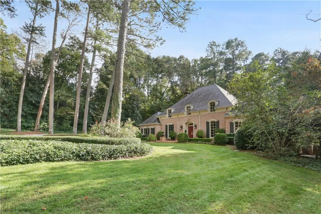 6250 Riverside Drive, Sandy Springs, Georgia 30328, 6 Bedrooms Bedrooms, ,4 BathroomsBathrooms,Residential,Sold,6250 Riverside Drive,6799839