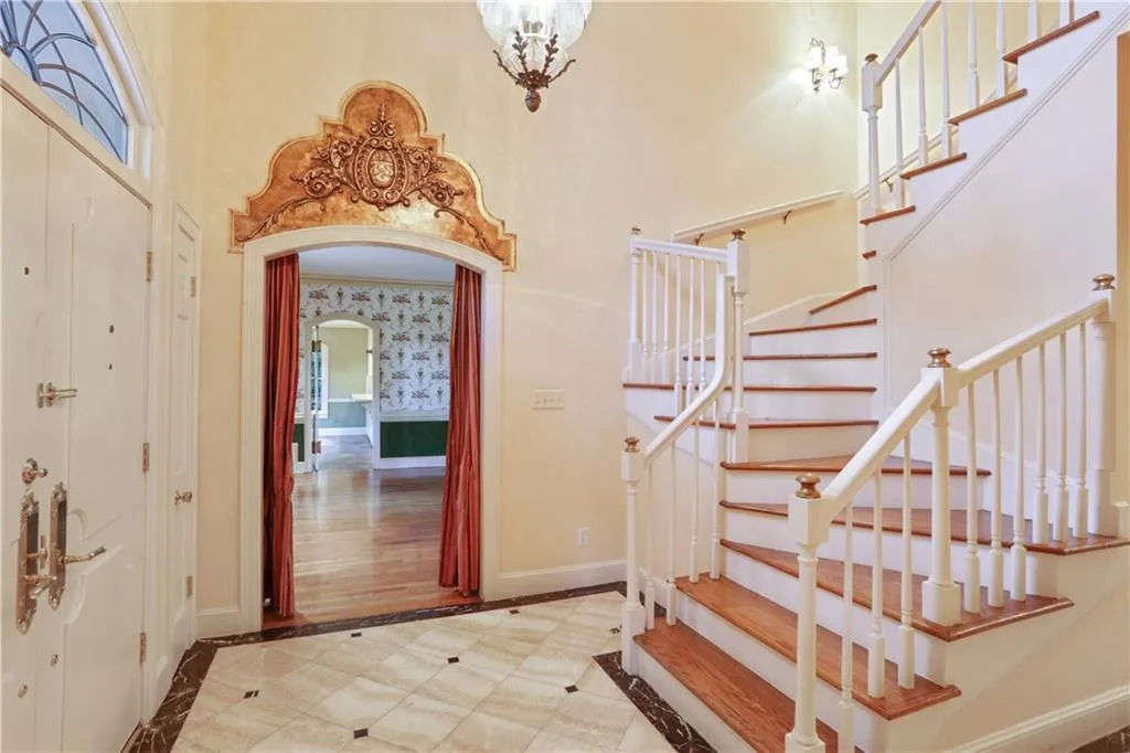 6250 Riverside Drive, Sandy Springs, Georgia 30328, 6 Bedrooms Bedrooms, ,4 BathroomsBathrooms,Residential,Sold,6250 Riverside Drive,6799839