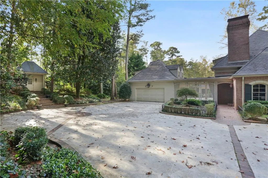 6250 Riverside Drive, Sandy Springs, Georgia 30328, 6 Bedrooms Bedrooms, ,4 BathroomsBathrooms,Residential,Sold,6250 Riverside Drive,6799839