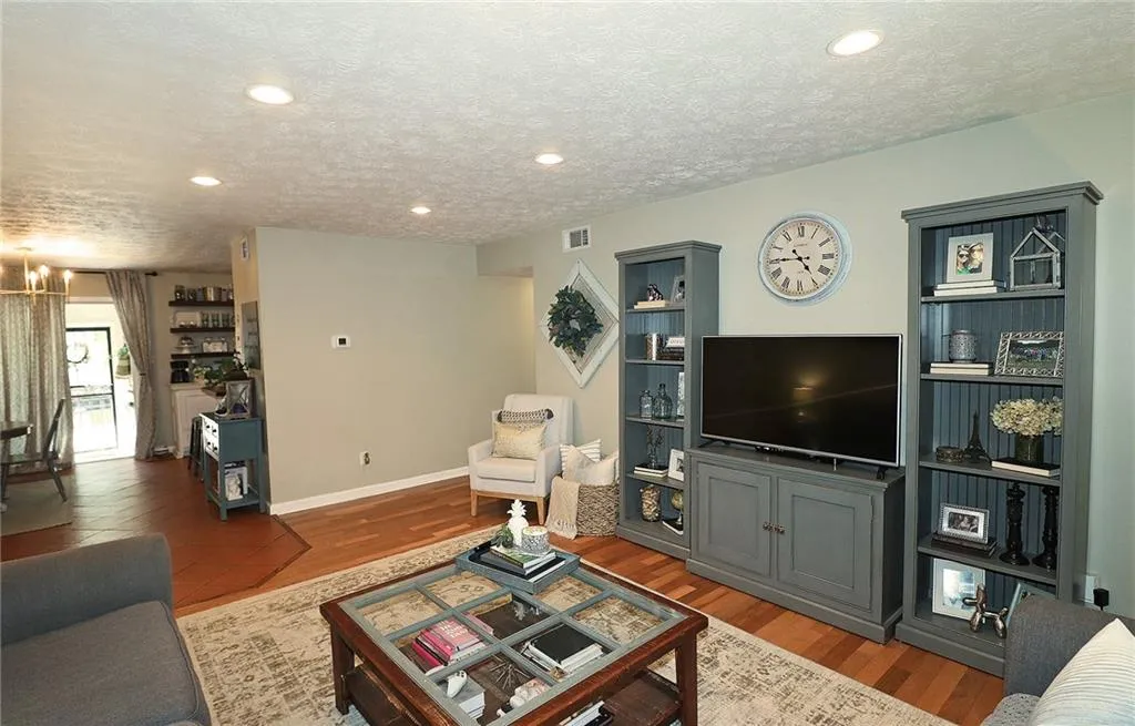 6700 Roswell Road Unit 22b, Atlanta, Georgia 30328, 2 Bedrooms Bedrooms, ,2 BathroomsBathrooms,Residential,Sold,6700 Roswell Road Unit 22b,6738378