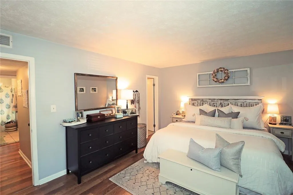 6700 Roswell Road Unit 22b, Atlanta, Georgia 30328, 2 Bedrooms Bedrooms, ,2 BathroomsBathrooms,Residential,Sold,6700 Roswell Road Unit 22b,6738378